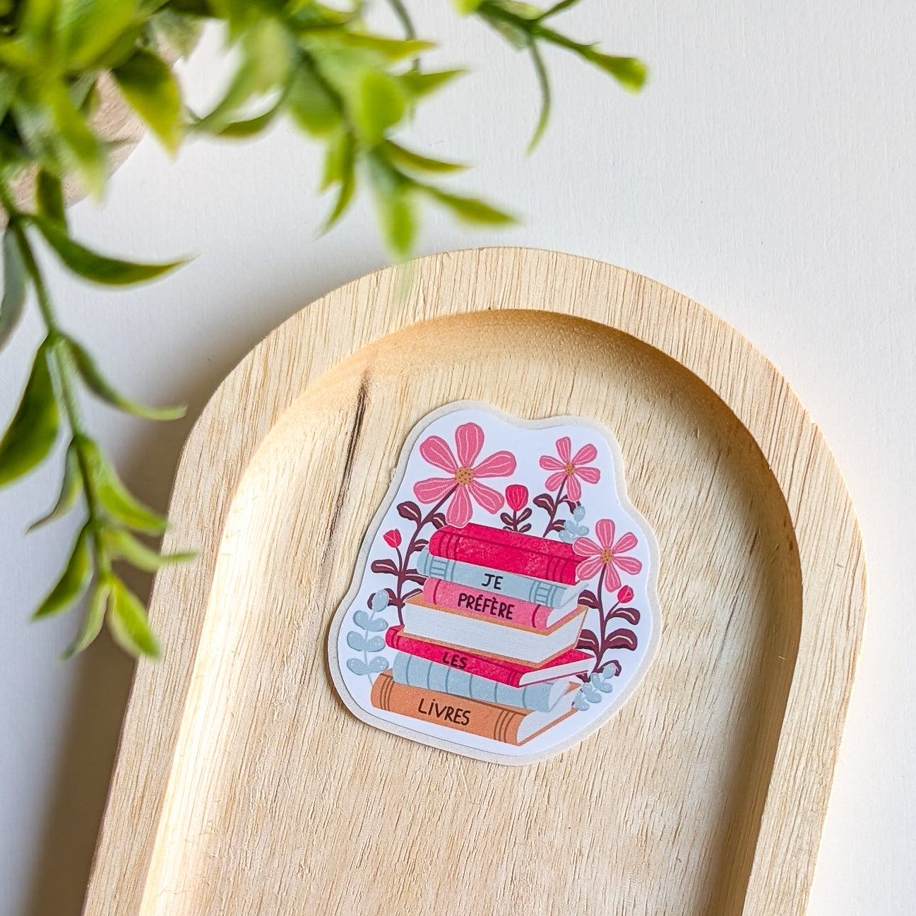 Sticker – Pile de livres & fleurs “Je préfère les livres”
