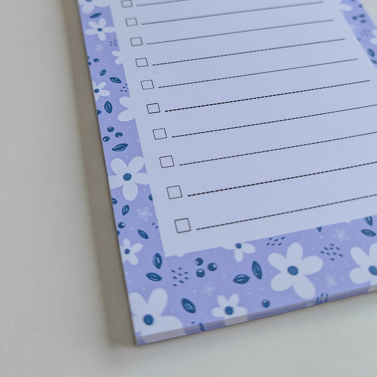 To-Do Liste 10x21 cm - Petites fleurs blanches - Fond bleu, rose ou violet