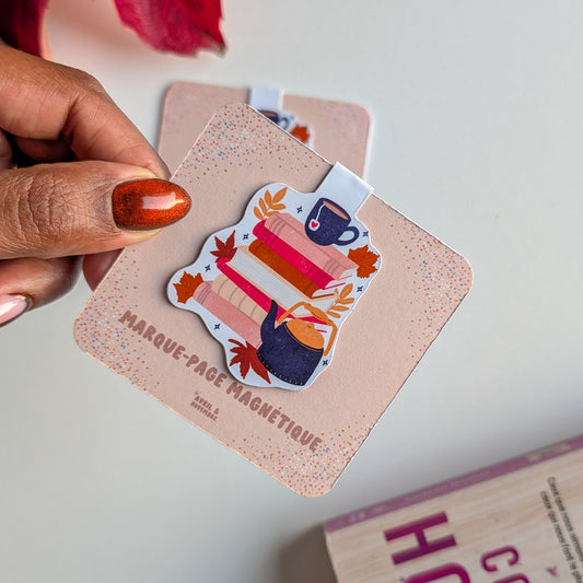 Marque-Page Magnétique - Pile de livres et thé