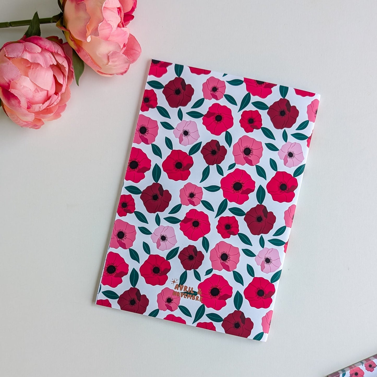 Carnet A5 - Reliure agrafée - Anémones roses et rouges