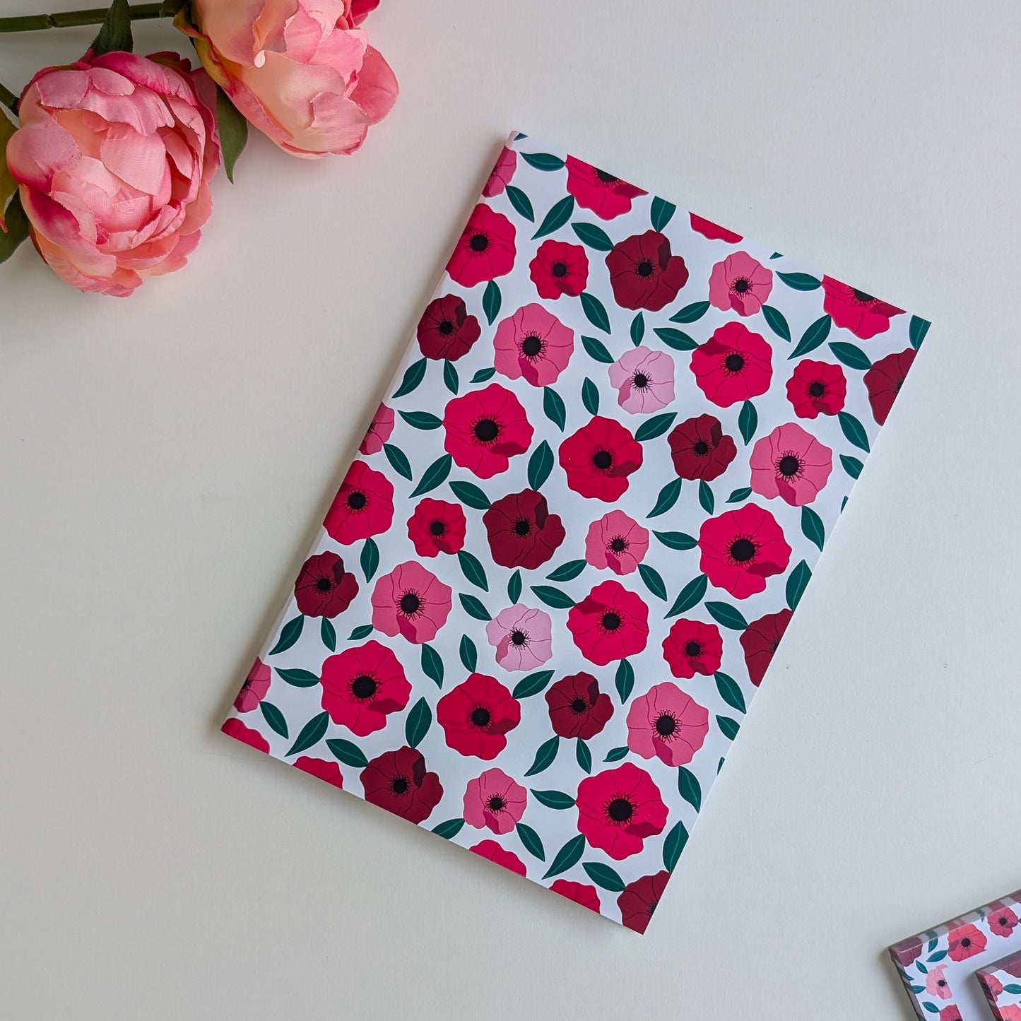 Carnet A5 - Reliure agrafée - Anémones roses et rouges