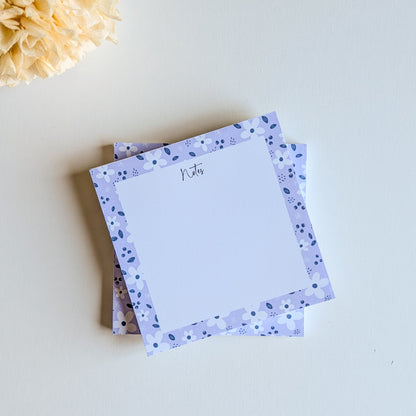 Lot de 2 Bloc-Notes carrés - Petites fleurs blanches - Fond bleu, rose ou violet