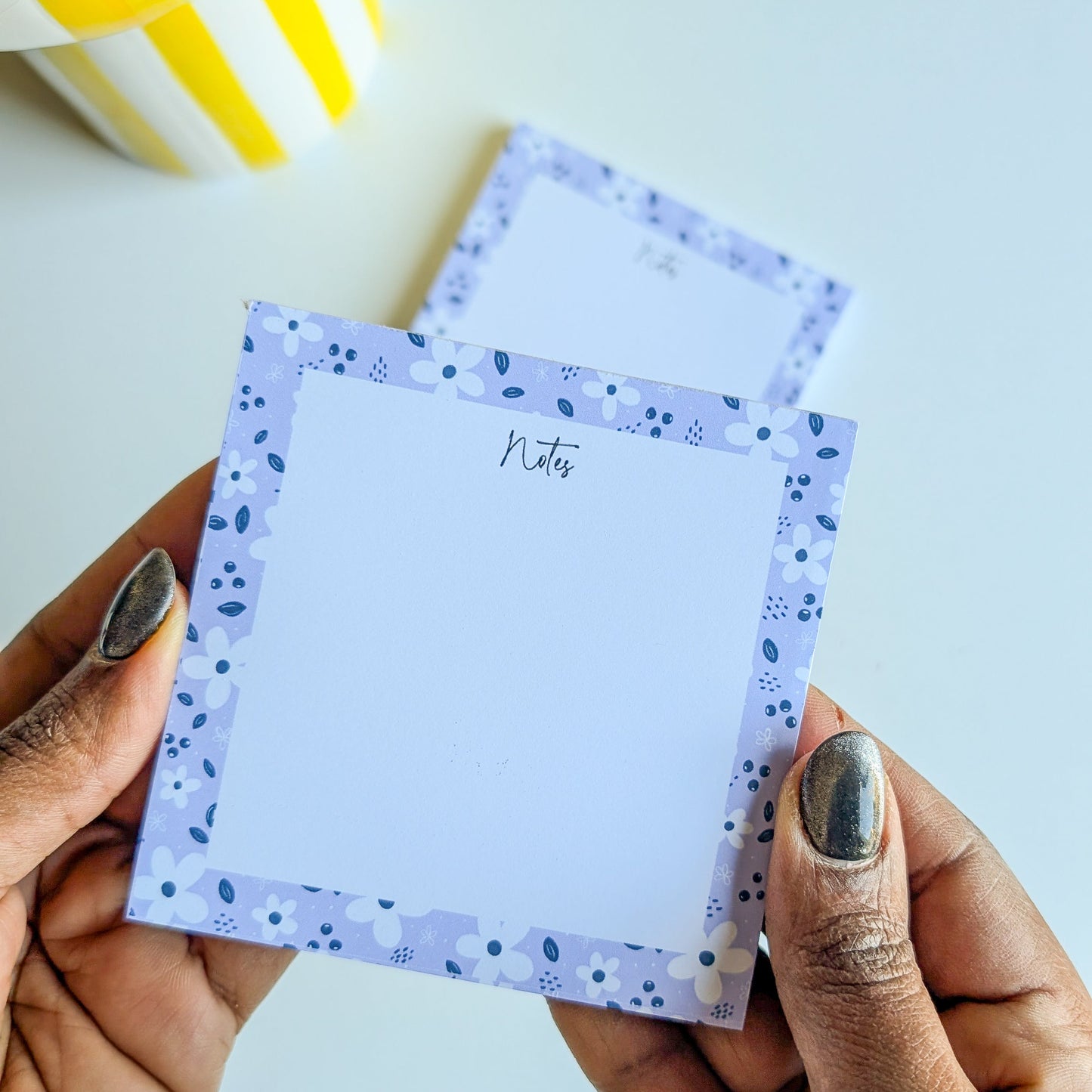 Lot de 2 Bloc-Notes carrés - Petites fleurs blanches - Fond bleu, rose ou violet