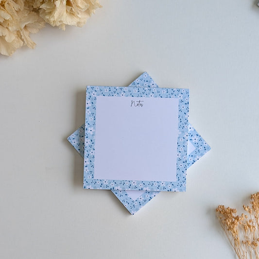 Lot de 2 Bloc-Notes carrés - Petites fleurs blanches - Fond bleu, rose ou violet