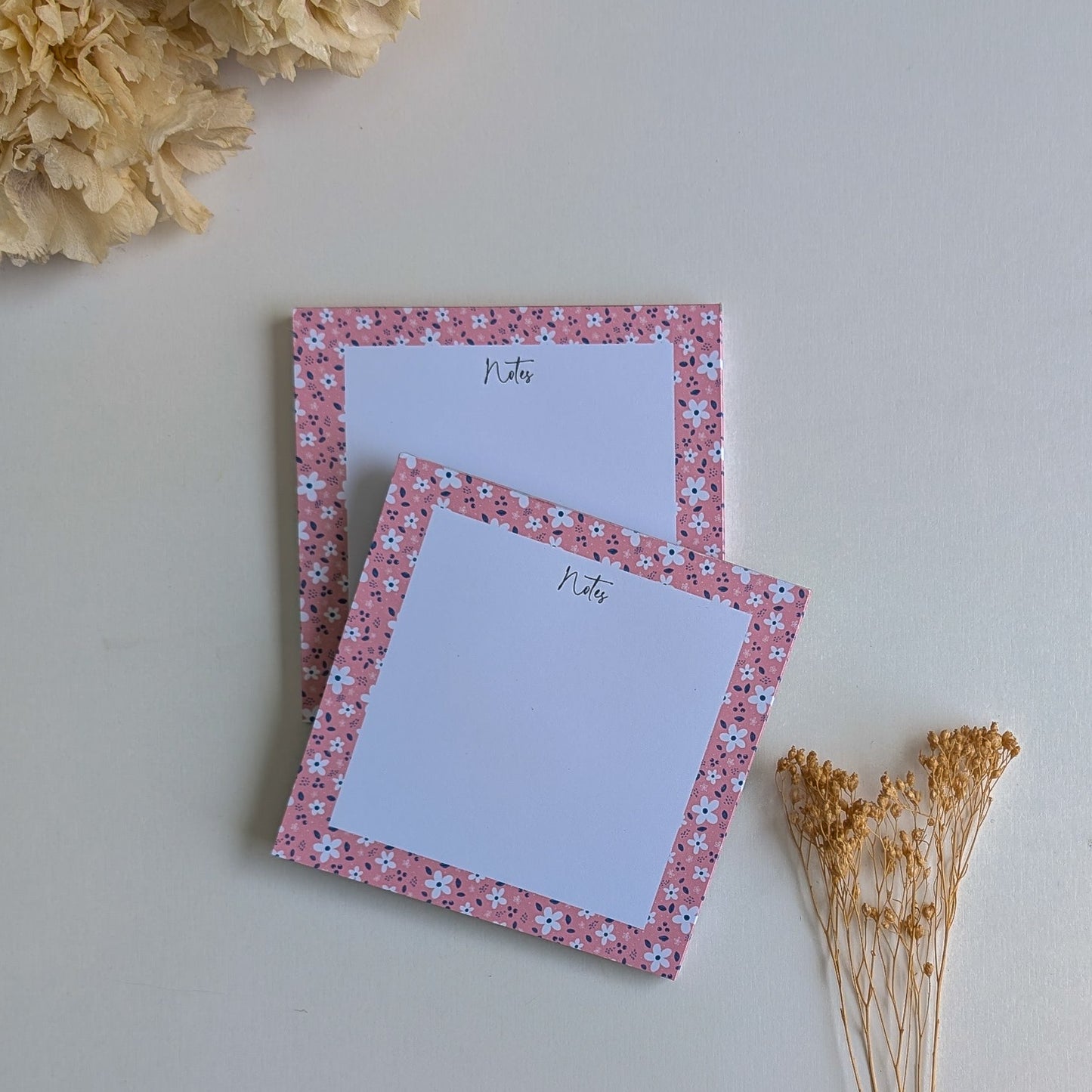 Lot de 2 Bloc-Notes carrés - Petites fleurs blanches - Fond bleu, rose ou violet