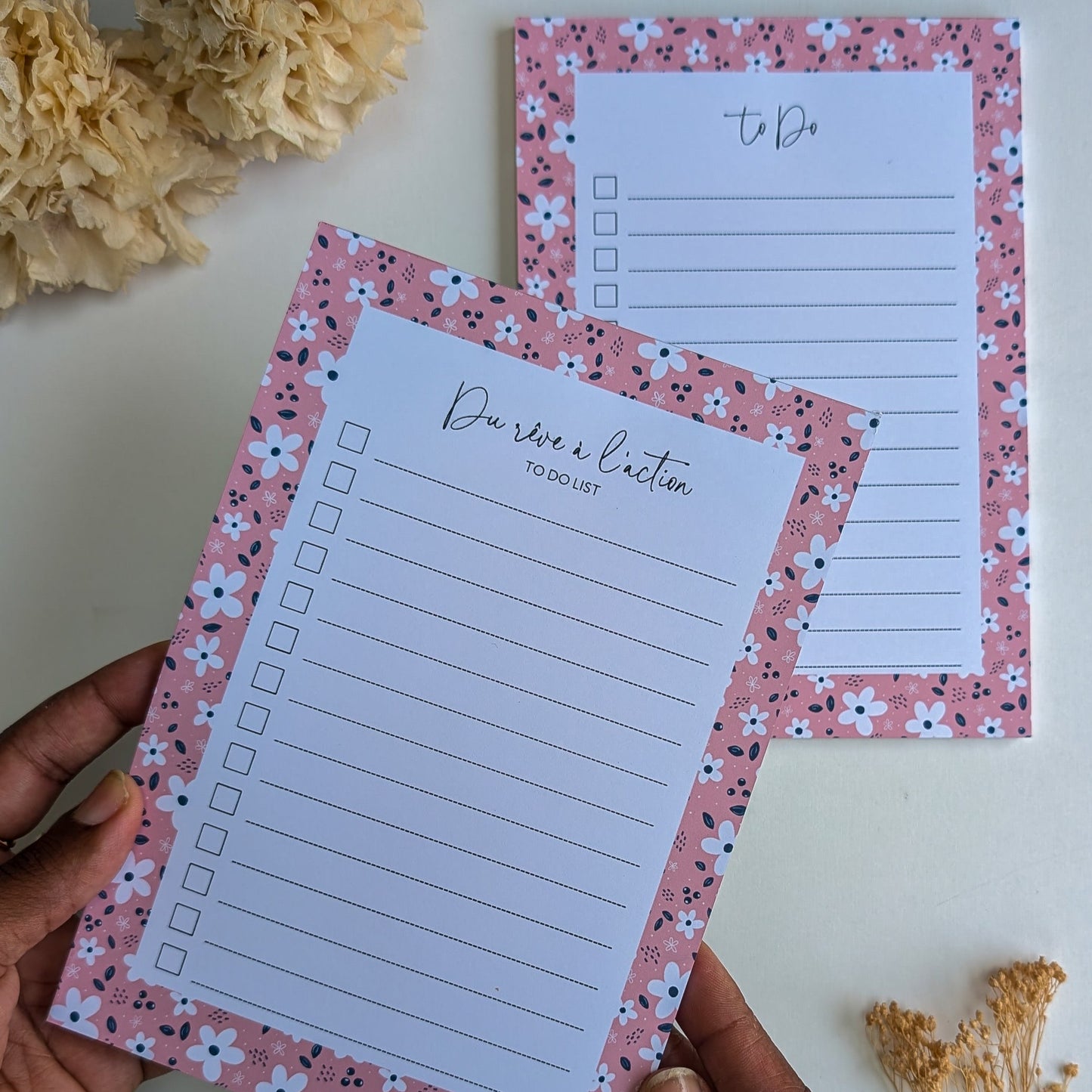 To-Do Liste A5 - Petites fleurs blanches - Fond bleu, rose ou violet