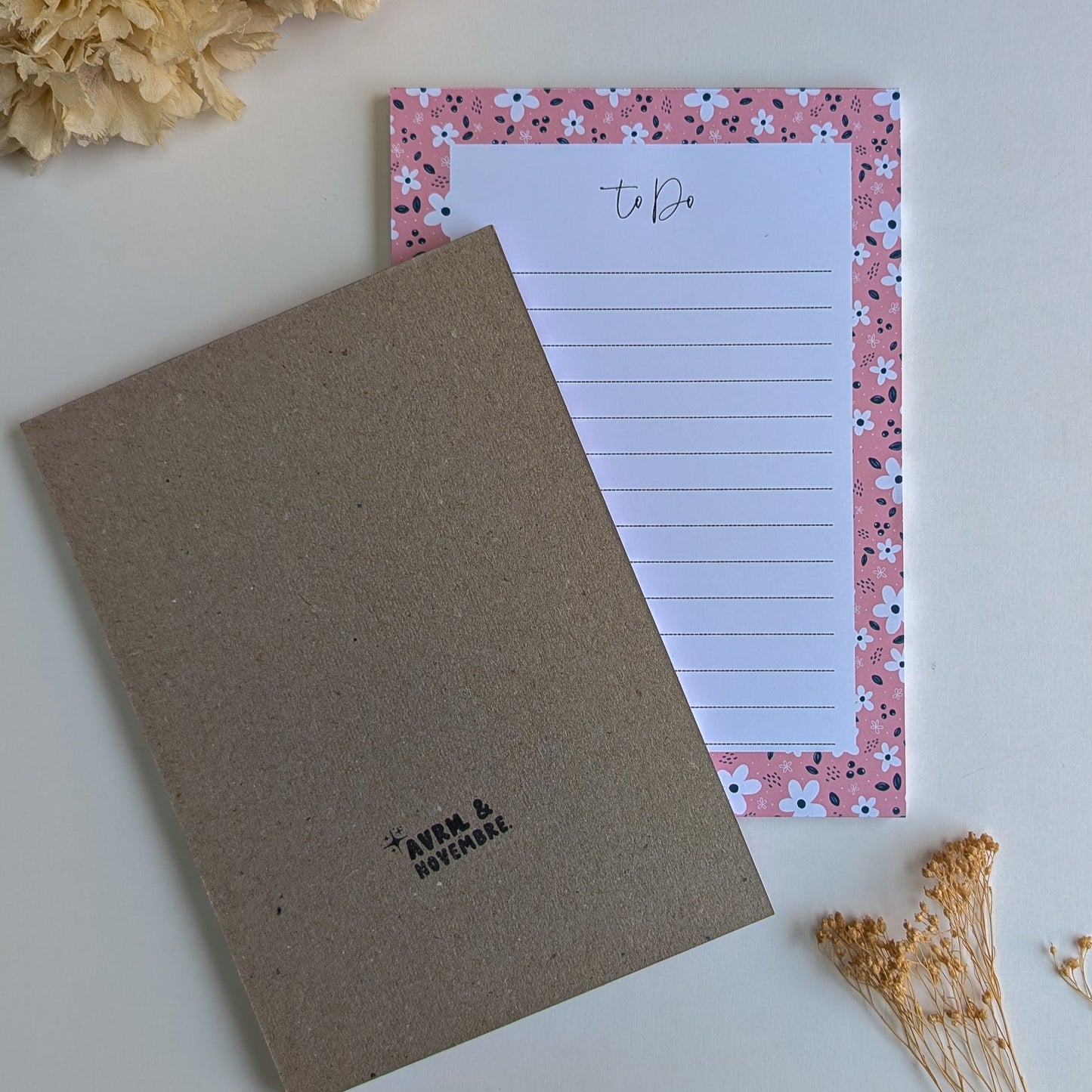 To-Do Liste A5 - Petites fleurs blanches - Fond bleu, rose ou violet