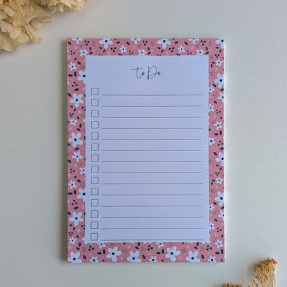 To-Do Liste A5 - Petites fleurs blanches - Fond bleu, rose ou violet