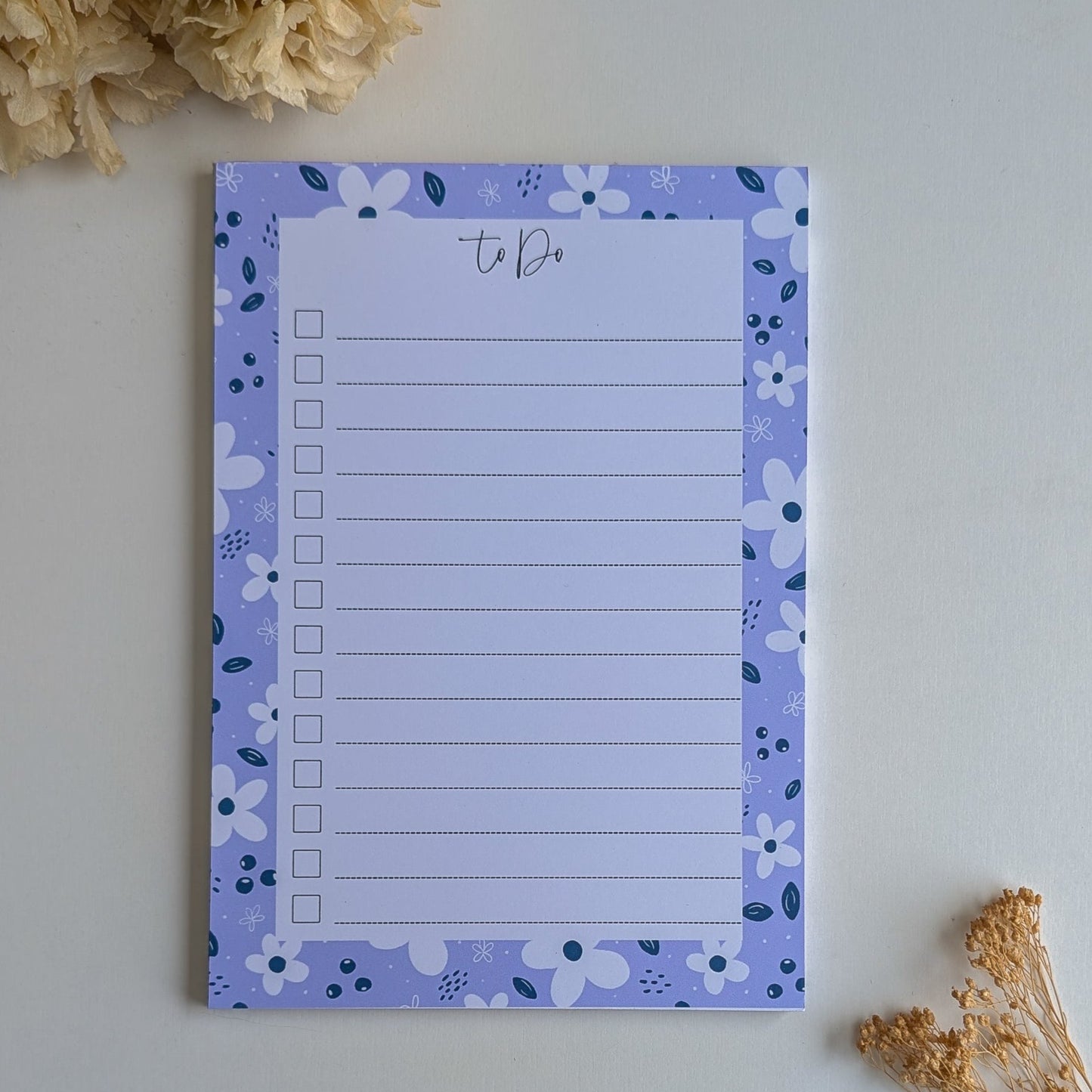 To-Do Liste A5 - Petites fleurs blanches - Fond bleu, rose ou violet
