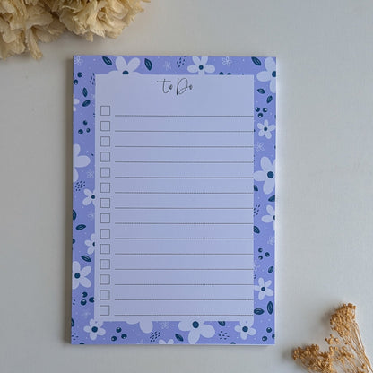 To-Do Liste A5 - Petites fleurs blanches - Fond bleu, rose ou violet