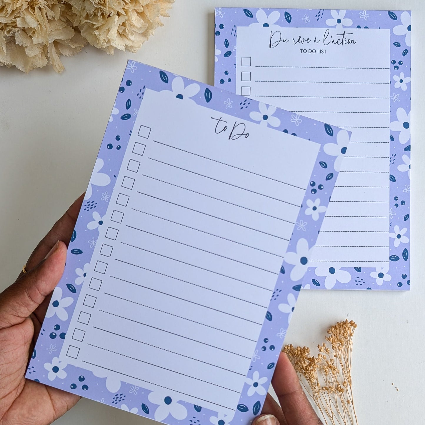 To-Do Liste A5 - Petites fleurs blanches - Fond bleu, rose ou violet