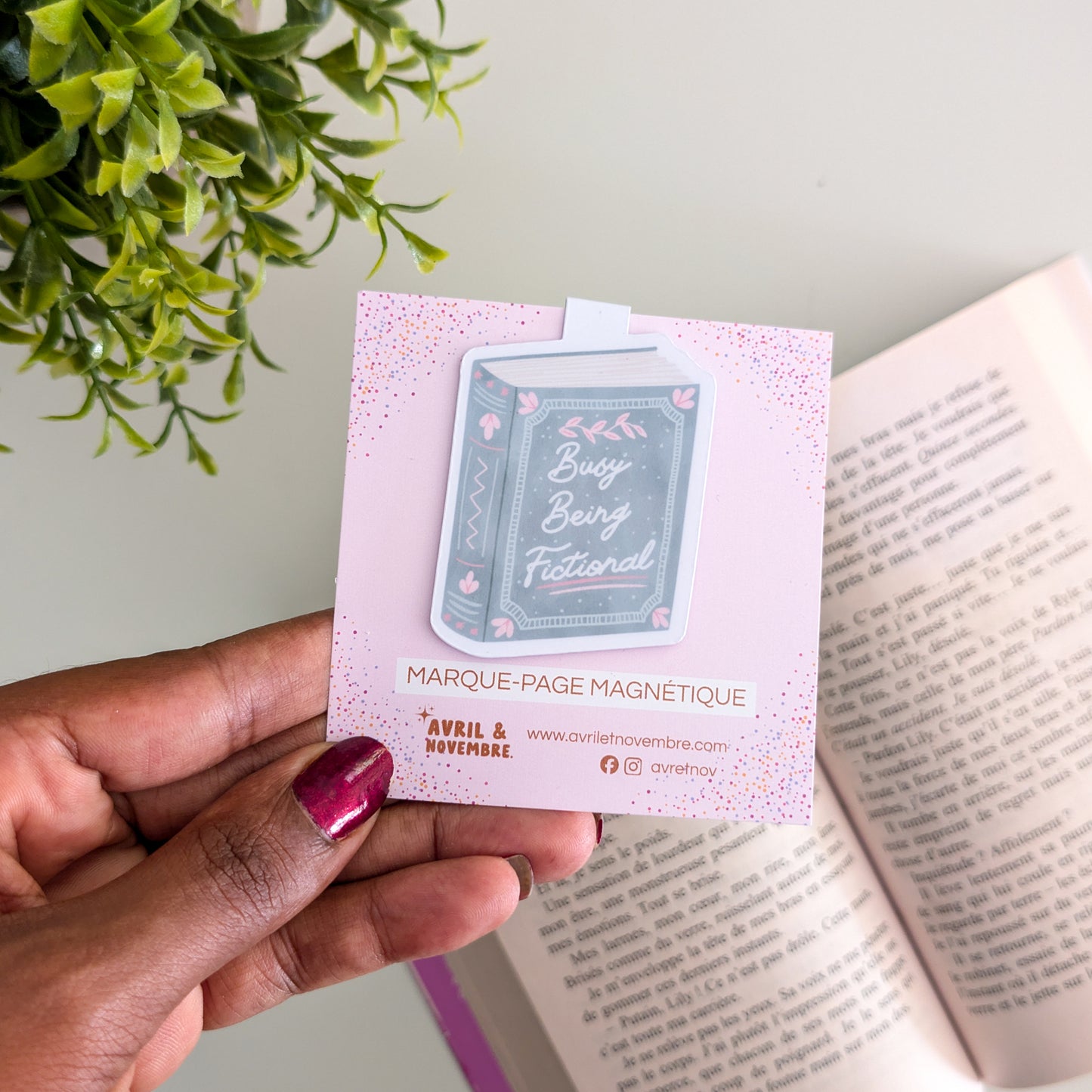 Marque-Page Magnétique – Busy being fictional