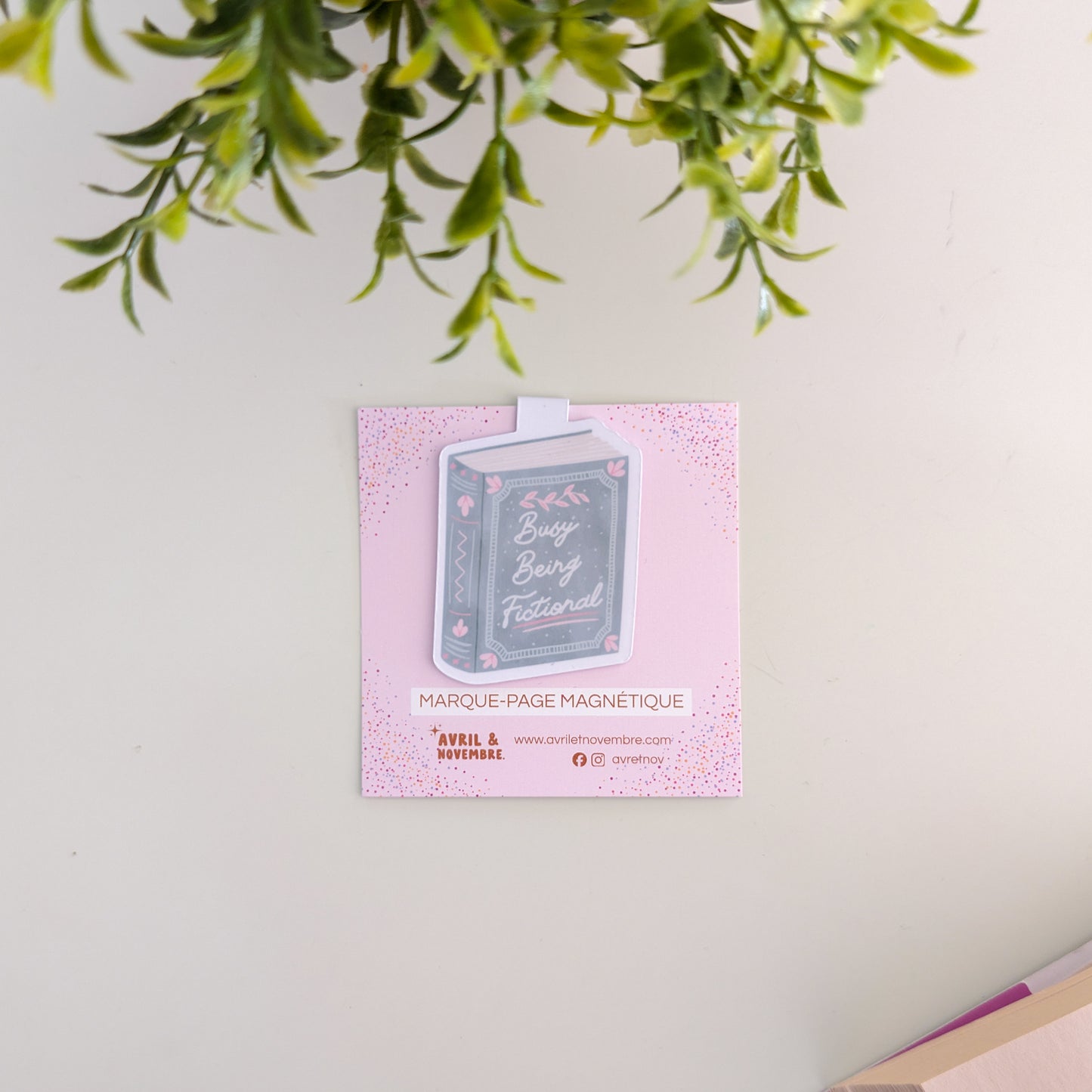 Marque-Page Magnétique – Busy being fictional