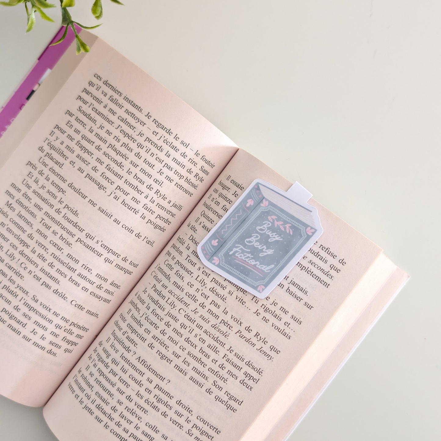 Marque-Page Magnétique – Busy being fictional