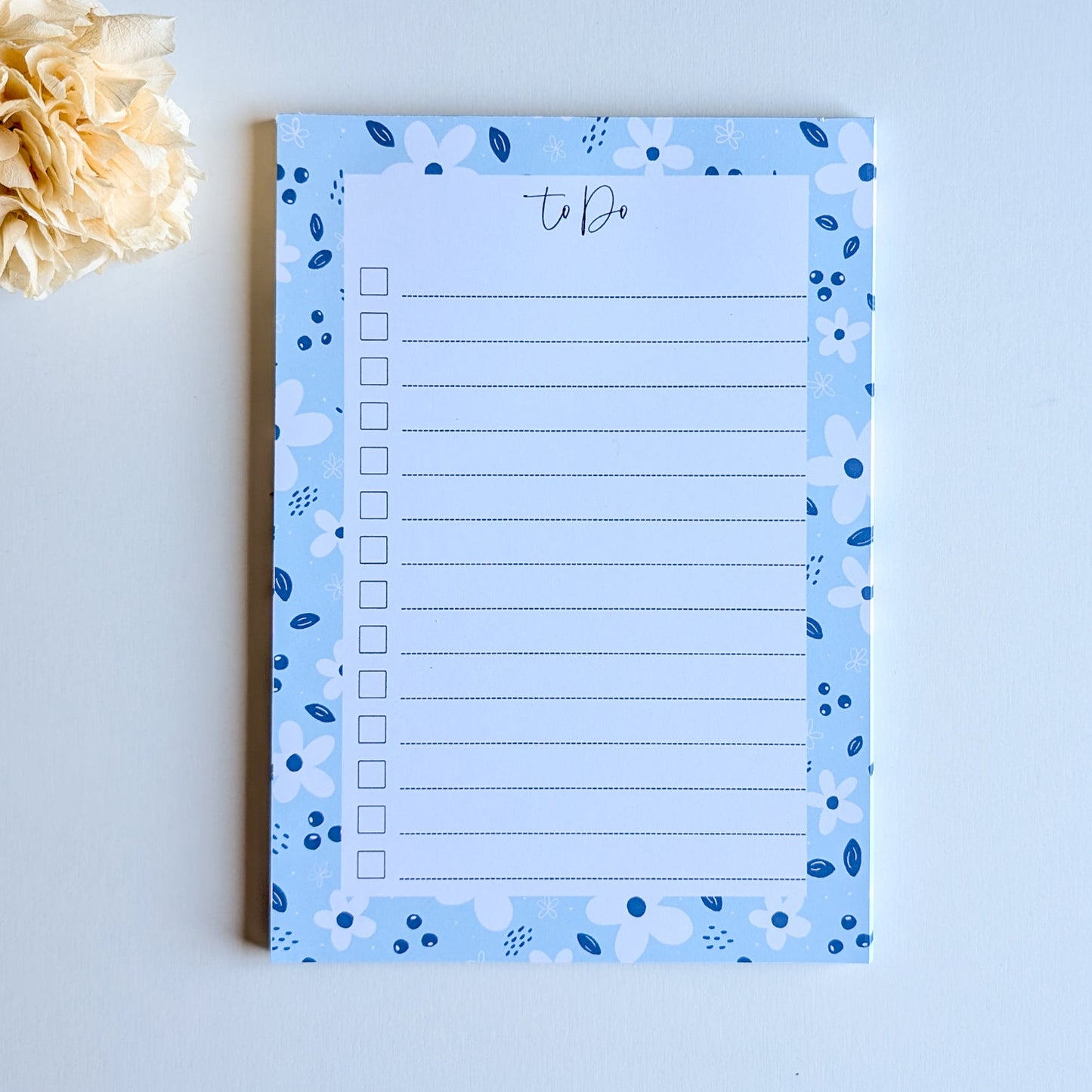 To-Do Liste A5 - Petites fleurs blanches - Fond bleu, rose ou violet