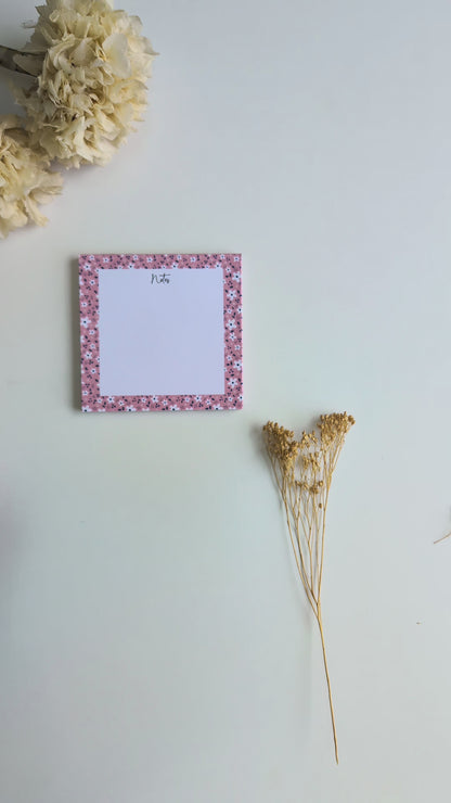 Lot de 2 Bloc-Notes carrés - Petites fleurs blanches - Fond bleu, rose ou violet